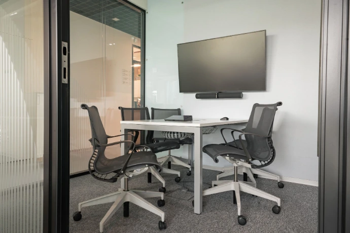 Herman Miller ergonomic office design — 1150m² pharmaceutical HQ, Almaty Kazakhstan