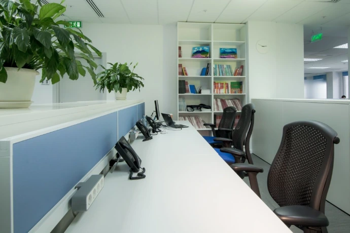 Офисная отделка Herman Miller MillerKnoll — открытый план этажа консультантов, Алматы Казахстан