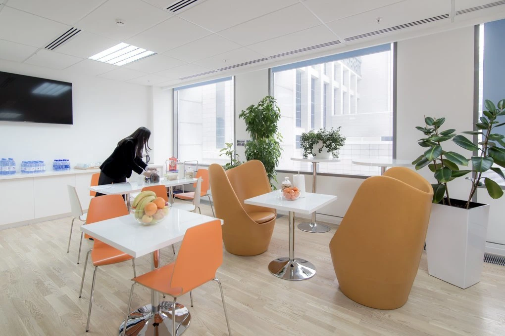 Кресла Herman Miller Celle — рабочее место аналитика, штаб-квартира консалтинговой фирмы Алматы КЗ