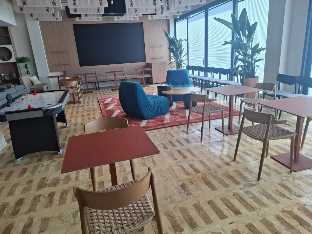 Открытое рабочее пространство Herman Miller — этаж разработчиков, технологическая корпорация Ташкент УЗ