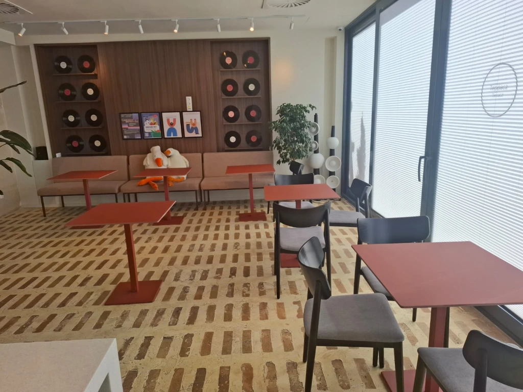 Эргономичный офисный дизайн Herman Miller — команда по данным, штаб-квартира технологии Ташкент, Узбекистан