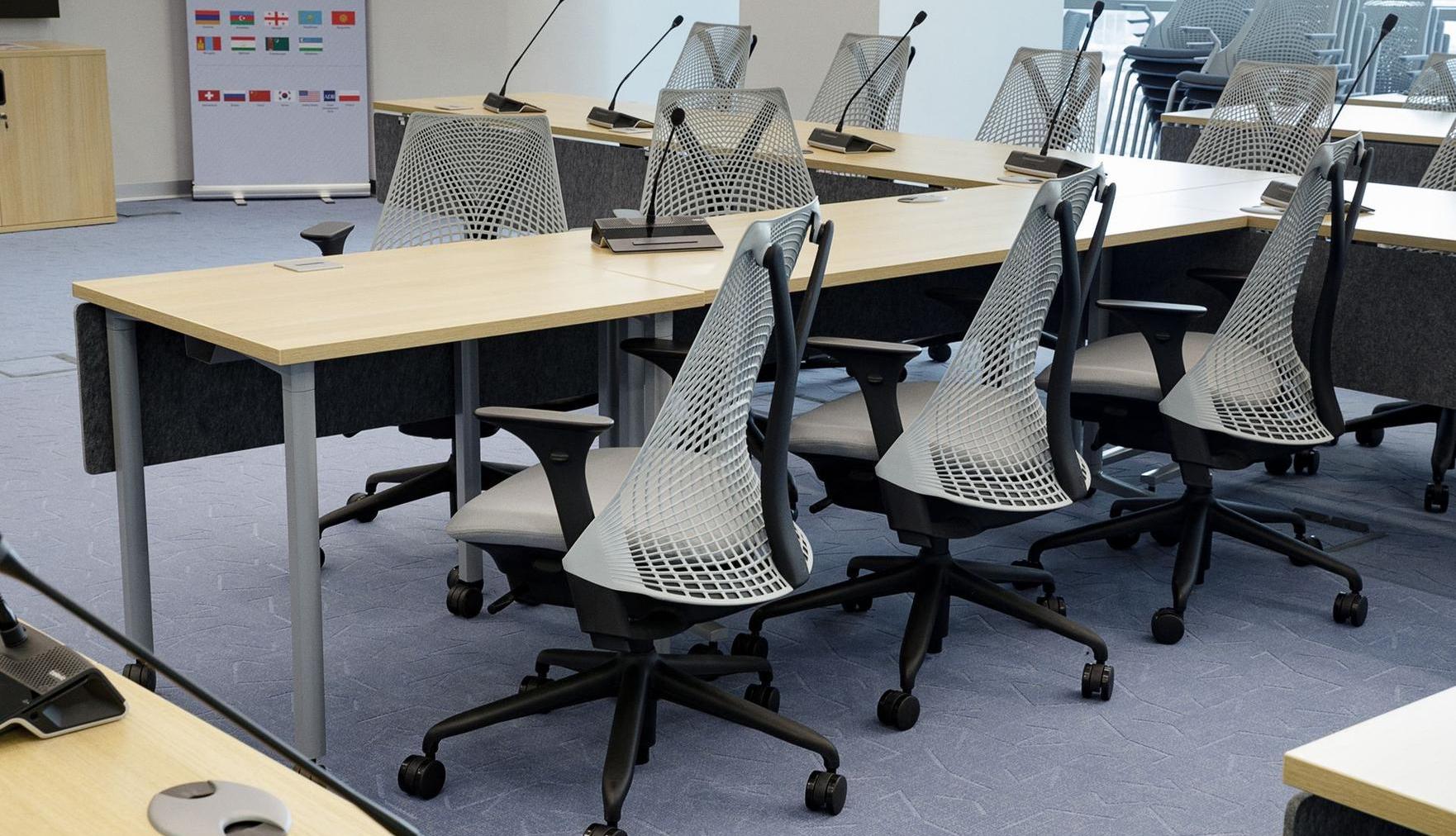 Finance headquarters office for 380 people furnished by Office Design