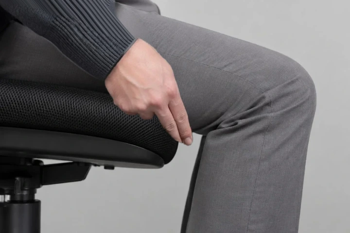 Checking seat depth Two fingers fitting between the front edge of the seat and the back of the knee