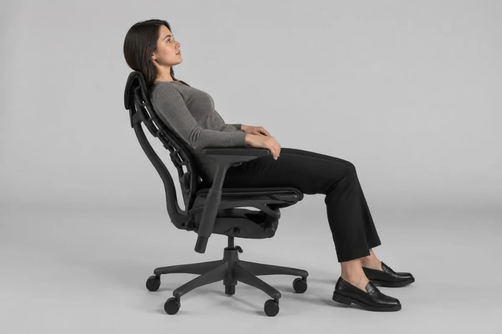 Tilt and recline Person reclining in an ergonomic chair with the backrest following the movement