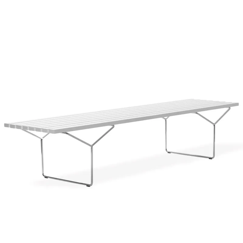 Скамья Бертоя на улице